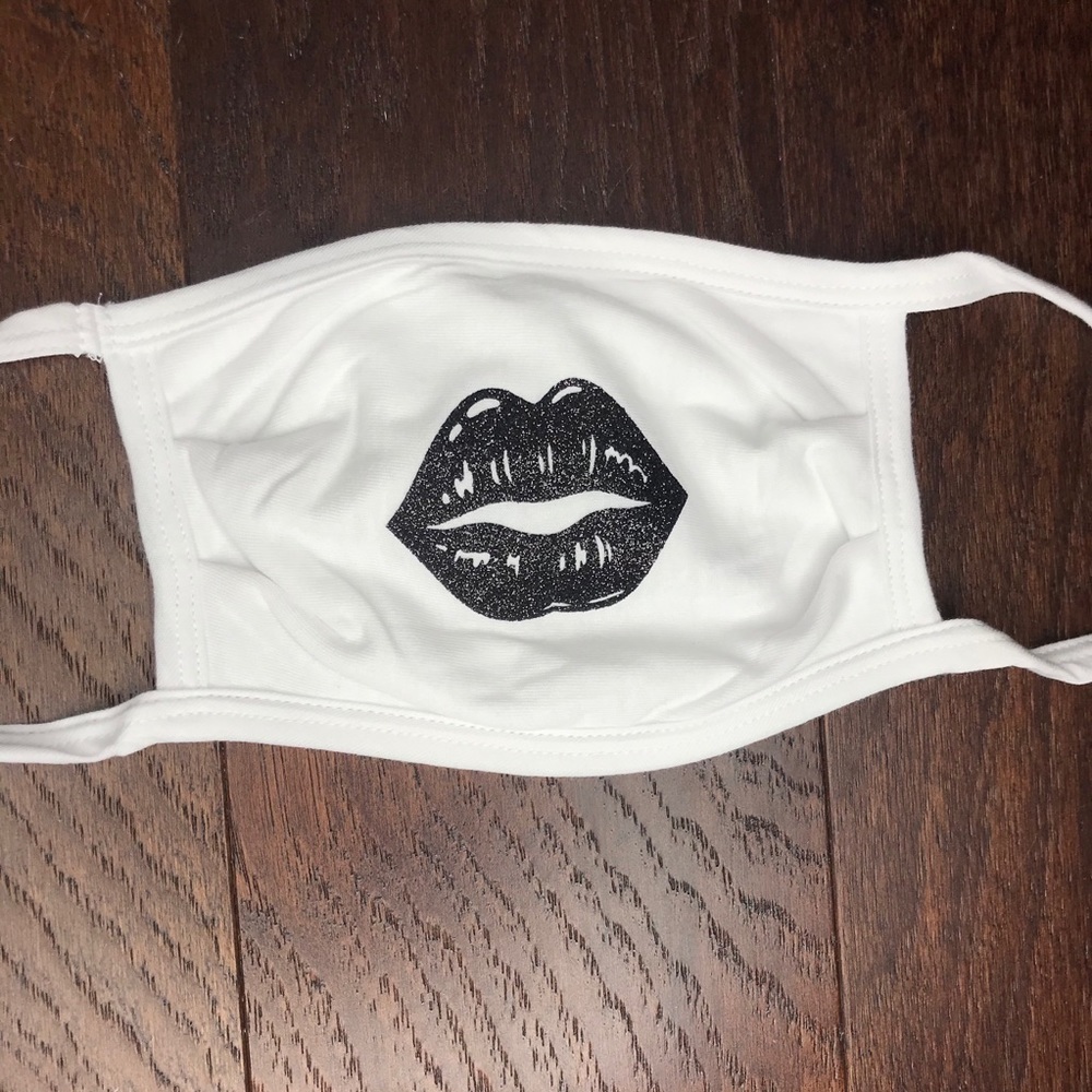 Custom Mask “LIPS” - Picture 3 of 9
